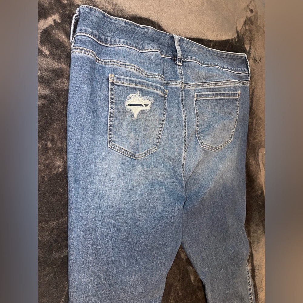 TORRID 22T distressed super soft high rise jegging - Picture 6 of 8